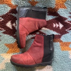 Pretty red Sorels! Lots of life left! Waterproof!!